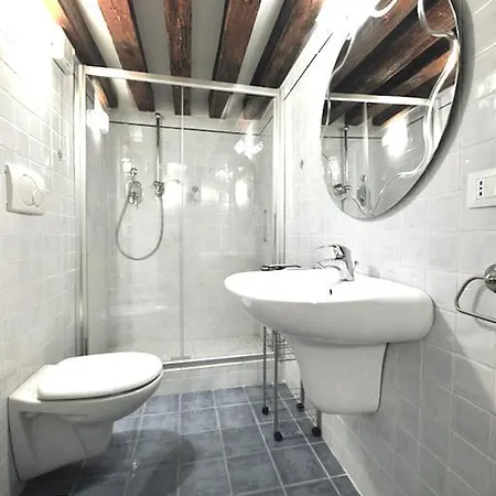 Red Rose * البندقية